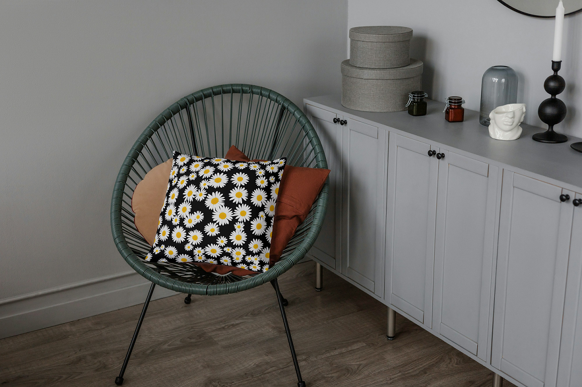 Daisy Bloom Cushion – Fresh & Cheerful