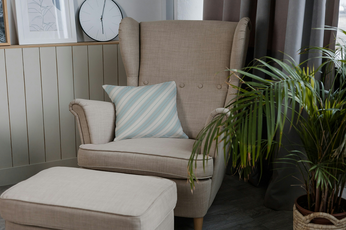 Minimalist Elegance – Striped Cushion